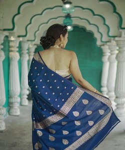 DALLE DE LIN DOUX À LA MODE JACQUARD TRAVAIL SAREE AVEC BLOUSE INCOSUE VÊTEMENT DE SOIRÉE PRIX DE GROS VÊTEMENT ETHNIQUE BLEU - Product Image 3