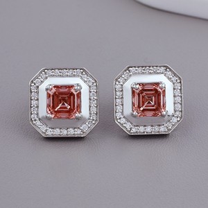 Pendientes de Diamantes Cultivados en Laboratorio con Corte Asscher, Color Rosa, Certificados por IGI, con Halo Octogonal de Oro de 18K - Product Image 1