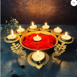 ที่ตั้งเทียนทีไลท์ทองเหลืองสไตล์วินเทจทำด้วยมือพร้อมลายดอกไม้สำหรับเทศกาลอินเดียและของตกแต่งบ้าน - Product Image 2