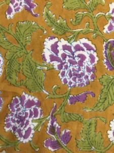 Tissu en coton imprimé à la main à motifs floraux violettes moutarde, textile artisanal indien traditionnel pour vêtements et ameublement - Product Image 4