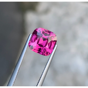 Granat rose naturel Tanga 4,28 CT, taille coussin excellente, provenant de la mine de Tanga, Tanzanie. - Product Image 1