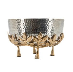 Bol de service en acier inoxydable martelé avec motif floral élégant en laiton pour des repas de luxe, des services festifs et une décoration intérieure haut de gamme - Product Image 2
