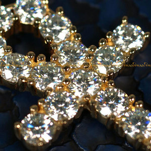 Pendentif unique en forme de croix de Jésus en or jaune 10 carats et diamants ronds en moissanite taillée en brillant de style Hip Hop - Product Image 3