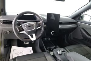 Ford Mustang Mach-E GT AWD Turbo 2024, sièges en cuir, conduite à gauche, faible kilométrage, prix abordable, en stock, prêt à être expédié - Product Image 5