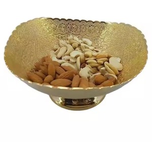 Un design intemporel et étonnant de ce bol à bonbons en laiton s'intègre parfaitement aux styles de décoration traditionnels et contemporains. - Product Image 5
