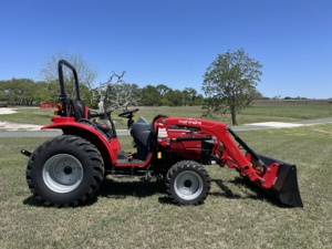 Mini tracteur Mahindra à quatre roues motrices en vente chaude, équipement agricole compact et polyvalent pour les petites exploitations, les jardins et les projets ruraux - Product Image 5