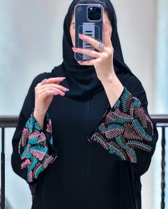 Abaya de Manga Larga Estilo Dubái con Pedrería y Cristales para Ocasiones de Oración y Elegancia Premium - Product Image 2