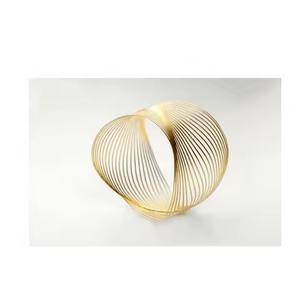 Anillo de Servilleta Redondo Chapado en Oro, Diseño Espiral Fabuloso, Hecho a Mano, Diseño Curvo, Anillo de Servilleta para Vajilla - Product Image 1