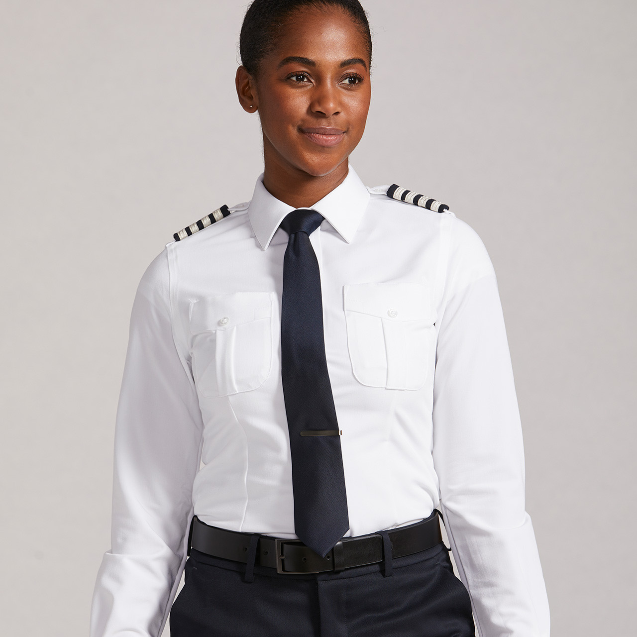 Camisa piloto uniforme de companhia aérea branca para mulheres, camisa piloto feminina de manga longa 65/35 em poliéster/algodão, fabricante de Bangladesh