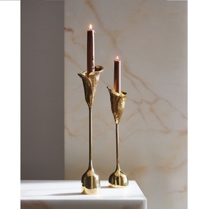 Portavelas de metal con acabado antiguo, candelabro para iluminación y decoración del hogar, portavelas decorativo elegante - Product Image 4