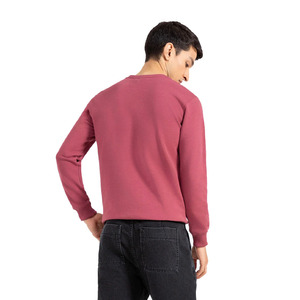 เสื้อสเวตเชิ้ตคอกลมผ้าฟลีซสีแดงเลือดหมูสำหรับผู้ชายขายส่งสำหรับฤดูหนาว ปักโลโก้ตามสั่ง MOQ ต่ำ - Product Image 4