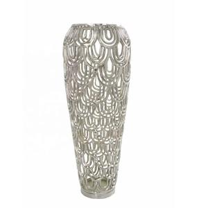 Vase à fleurs en aluminium fait à la main de qualité supérieure Vase de table en métal moderne élégant pièce d'accent de décoration de la maison en gros - Product Image 3