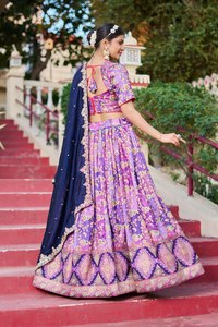 Ensemble Lehenga indien traditionnel pour femmes avec Dupatta et chemisier avec broderie de travail à la main adaptée aux mariages ou aux festivals - Product Image 4