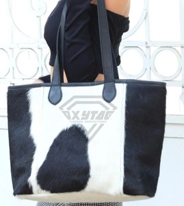 Vente en gros de sacs à main en cuir de vachette, grand sac fourre-tout à bandoulière, sac à cheveux en cuir de vachette véritable noir et blanc - Product Image 4