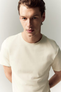 Vente en gros T-shirts du fabricant Chemise de sport cintrée en coton beige pour hommes Design imprimé personnalisé Style formel Prix bon marché - Product Image 3