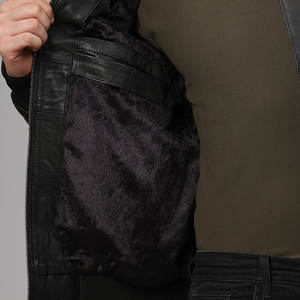 Chaqueta Varsity de Cuero Negra para Hombre, Manga Larga, Cuello Alto, con Capucha, Diseño Moderno, Estilo Casual Urbano - Product Image 5