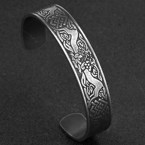 Bracelet pour homme en acier inoxydable de style nordique rétro, design unique double loup viking - Product Image 4