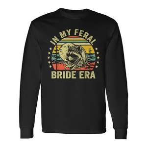 Camiseta de manga larga con diseño vintage de In My Feral Bride Era Raccoon Bride - Product Image 1