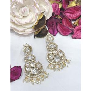 Impresionantes pendientes largos de calidad premium con apariencia de piedra chapados en oro Polki Kundan para mujeres y niñas, para usar en bodas, colección festiva. - Product Image 1