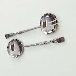 Ensemble de fourchettes et cuillères en argent en acier inoxydable, de conception authentique, avec poignée ronde torsadée, ensemble de serveurs à salade modernes - Product Image 2