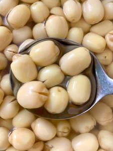 Hạt sen đóng hộp sẵn sàng để ăn trong xi-rô từ Việt Nam một thành phần bổ dưỡng và ngọt ngào để tăng cường bất kỳ món tráng miệng hoặc đồ ăn nhẹ - Product Image 6