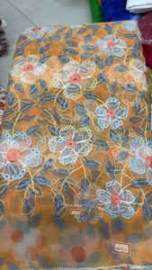 Tela de Organza Suave con Encaje y Bordado Floral, Material Elegante para Prendas Étnicas, Diseño de Alta Costura, para Confección de Saris, Lehengas y Vestidos - Product Image 4