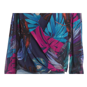 Top drappeggiato Karen Kane con chiffon stampato multicolore - Product Image 3