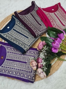 Conjunto Kurtis de 3 piezas de diseñador de seda Vichitra pura con bordado elegante y trabajo de secuencia Ropa étnica elegante para mujer - Product Image 6