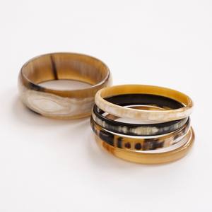 Pulseras de cuerno mujer moda materiales sostenibles pulsera de cuernos joyería natural de la más alta calidad - Product Image 1