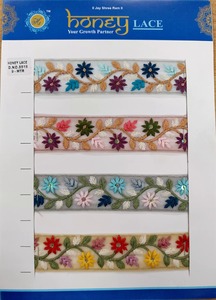 Dentelle brodée florale colorée élégante pour la mode, la décoration intérieure et les projets d'artisanat - Product Image 3