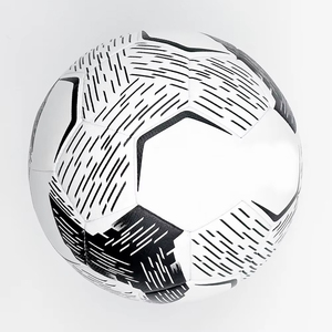 Diseño de Logotipo Personalizado, Balones de Fútbol de Calidad, Material PU, Balones de Fútbol Termosellados Personalizados, Fabricados y Suministrados por Pakistán - Product Image 5