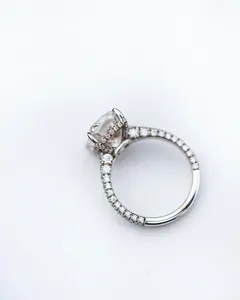 Anillo de compromiso de moissanita ovalada de 2.00CT de diamantes más vendidos y certificados, perfecto para novias de proveedor indio - Product Image 2