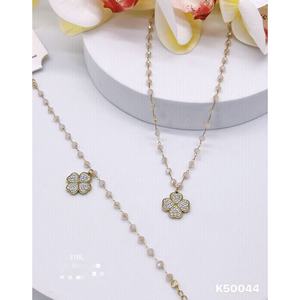 VIKILADY 585 Plaqué or 316L Acier inoxydable Perles de cristal blanc rose Trèfle à quatre feuilles Collier + Bracelet Ensemble Bijoux tendance - Product Image 1