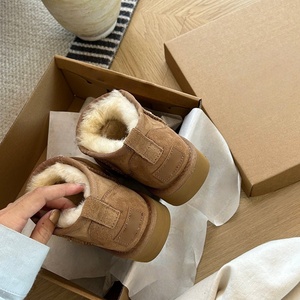 รองเท้าบูทสำหรับฤดูหนาวทำจากหนังขนสัตว์และให้ความอบอุ่นได้อย่างยอดเยี่ยม น่ารัก คลาสสิก และใช้งานได้หลากหลายมาก - Product Image 6