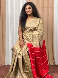 Sari en soie Katan de qualité supérieure pour femmes, avec un tissage luxueux, une texture douce et fluide, et un style traditionnel indien. - Product Image 4