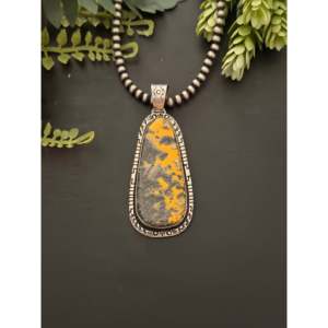 Pendentif artisanal Navajo Alex Begay en agate BB et argent sterling avec technologie d'incrustation à sertissage clos - Product Image 1