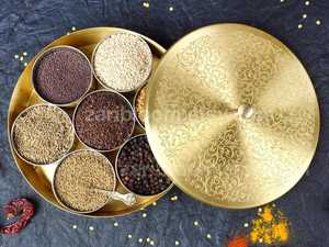 Caja de especias Masala Dani grabada en latón, contenedor de especias de Metal con cuchara, caja de vajilla India almacenada - Product Image 2