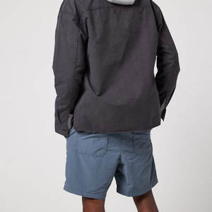 กางเกงขาสั้นไนลอนผู้ชายสำหรับออกกำลังกายน้ำหนักเบากางเกงครึ่งขาสำหรับเล่นกีฬาฤดูร้อนกางเกงขาสั้นคาร์โก้สไตล์ลำลองสีพื้นดีไซน์มาใหม่ - Product Image 3