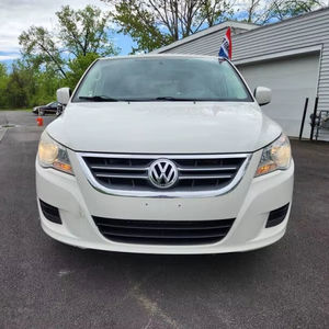 Auto Usado de Calidad a Precio Accesible, Volkswagen Routan 2010, Volante a la Izquierda - Product Image 1