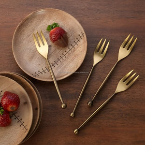 Ensemble de fourchettes à fruits en métal de qualité supérieure de 4 pièces en vente - Product Image 4