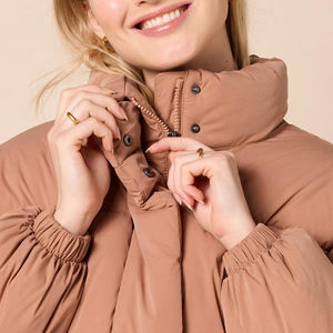 Dernières vestes matelassées pour femmes au design confortable en vrac, vestes matelassées pour femmes de qualité supérieure, coupe classique, en vente - Product Image 5