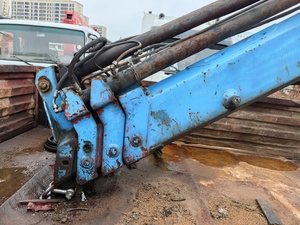 Camion de fret moyen d'occasion Dongfeng 2017 4x2 avec grue 5 tonnes, bras pliant 3 sections, pour livraison logistique du dernier kilomètre et marchandises générales - Product Image 6