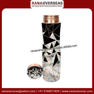 Bouteille d'eau en cuivre de qualité supérieure de conception classique avec des avantages ayurvédiques pour la santé pour l'école de yoga sportive - Product Image 5