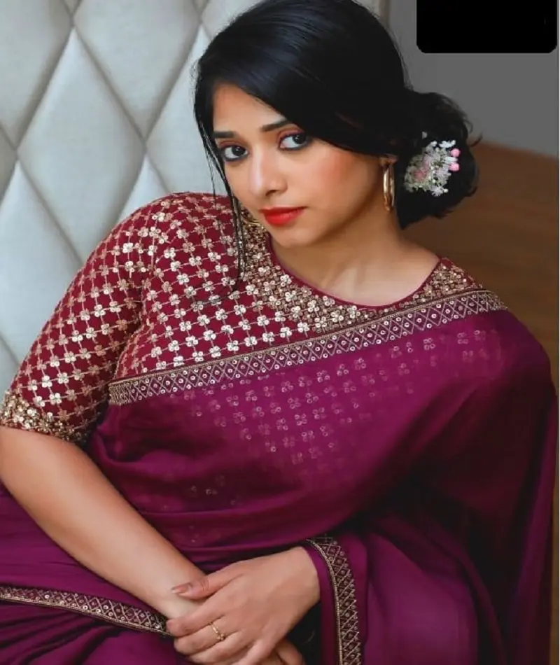 Sari di velluto di design indiano con Sari di seta Bangalory con ricamo e sequenza funziona con Sari di bordo in pizzo per le donne