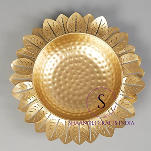 Classique Laiton Plaqué Feuille Designer Urli Bol Fleur Flottante pour La Maison et Le Mariage Hldi, Mehendi Décorations Urli Bol - Product Image 1