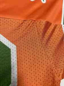 Camiseta de fútbol extragrande para hombre, estampado gráfico atrevido con detalles de números, tela de malla transpirable para mayor comodidad. - Product Image 4