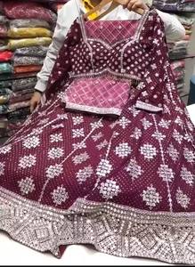Meilleure vente de Tapeta de créateur indien broderie en soie Choli Dupatta tenue de mariage de fête prête à l'emploi avec robe en filet - Product Image 2