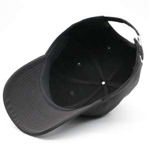 Casquettes de baseball personnalisées populaires pour hommes et femmes avec un logo en TPU argent brillant et une casquette de sport à bord incurvé à six panneaux - Product Image 5