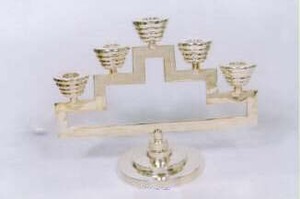 Bougeoir Menorah en laiton, aluminium et acier inoxydable en 3 lumières à 9 lumières utilisé dans la culture juive pour la décoration de la maison - Product Image 2
