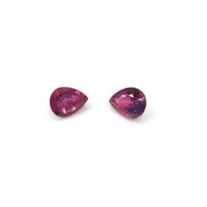 Paires de pierres précieuses naturelles non chauffées de qualité AAA, rubis en forme de poire, 2,71 carats, pierres lâches, taille émeraude, facettées, 8 mm de hauteur, couleurs rouge et bleu - Product Image 1
